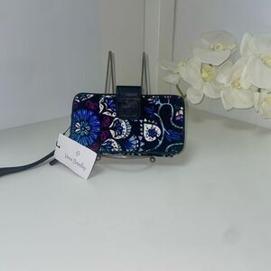 NWT Vera Bradley RFID Smartphone Black and Blue Floral Wristlet